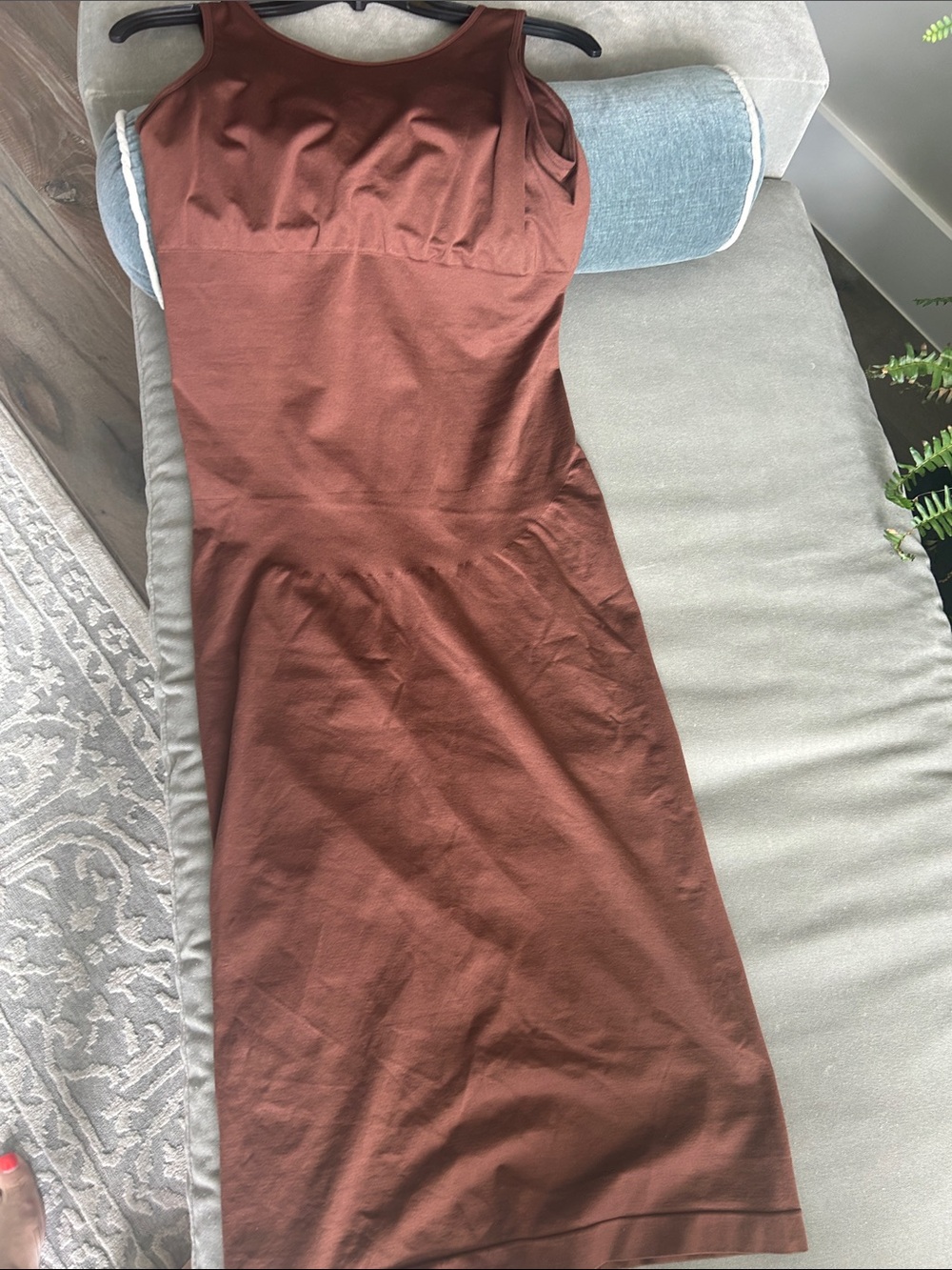 Sleeveless Brown Midi Dress with Fitted Waist
